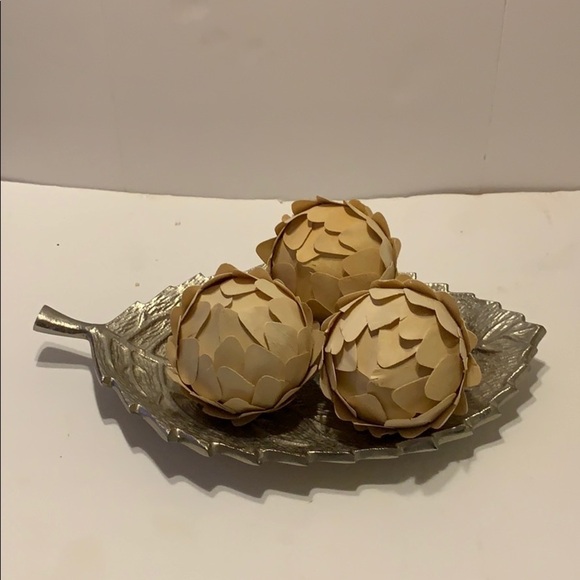 Metal Leaf Tray w/Wood 3 Artichokes Accent Piece - Picture 1 of 6